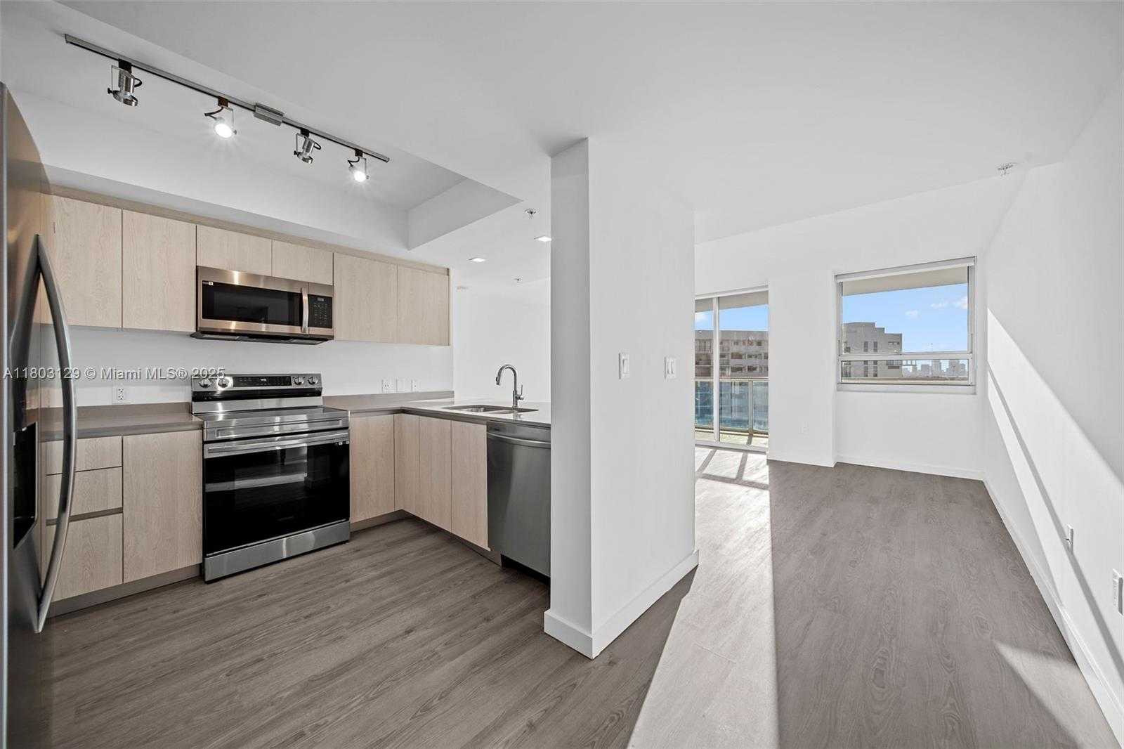 Small Image of 1500 BAY RD #M-0427, Miami Beach Number 2