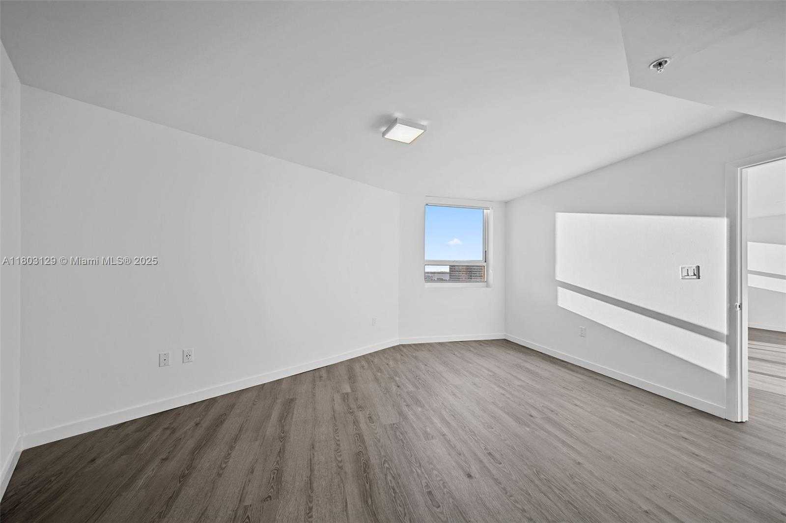 Small Image of 1500 BAY RD #M-0427, Miami Beach Number 27