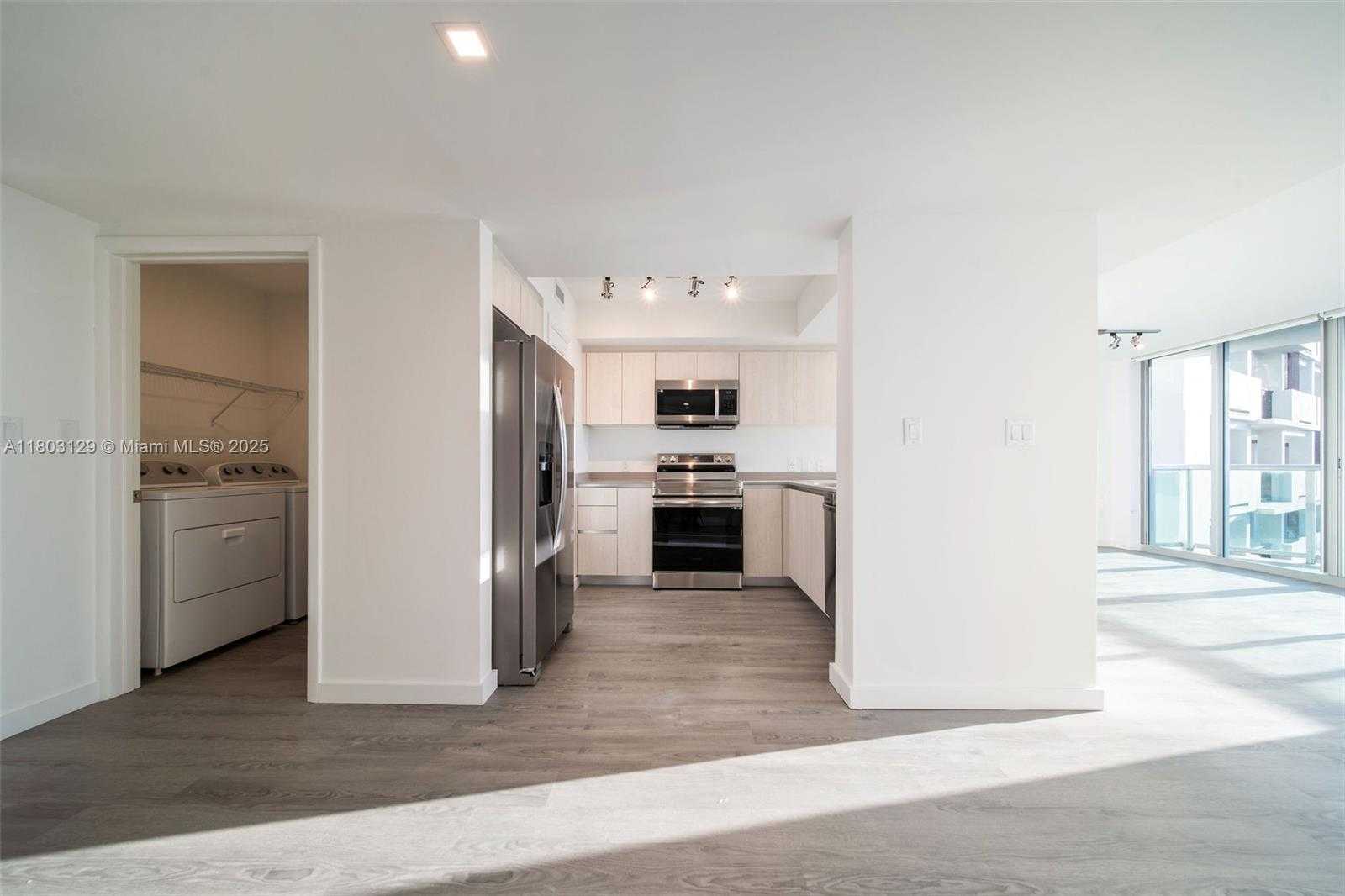 Small Image of 1500 BAY RD #M-0427, Miami Beach Number 3