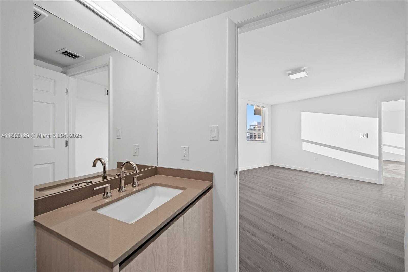 Small Image of 1500 BAY RD #M-0427, Miami Beach Number 30
