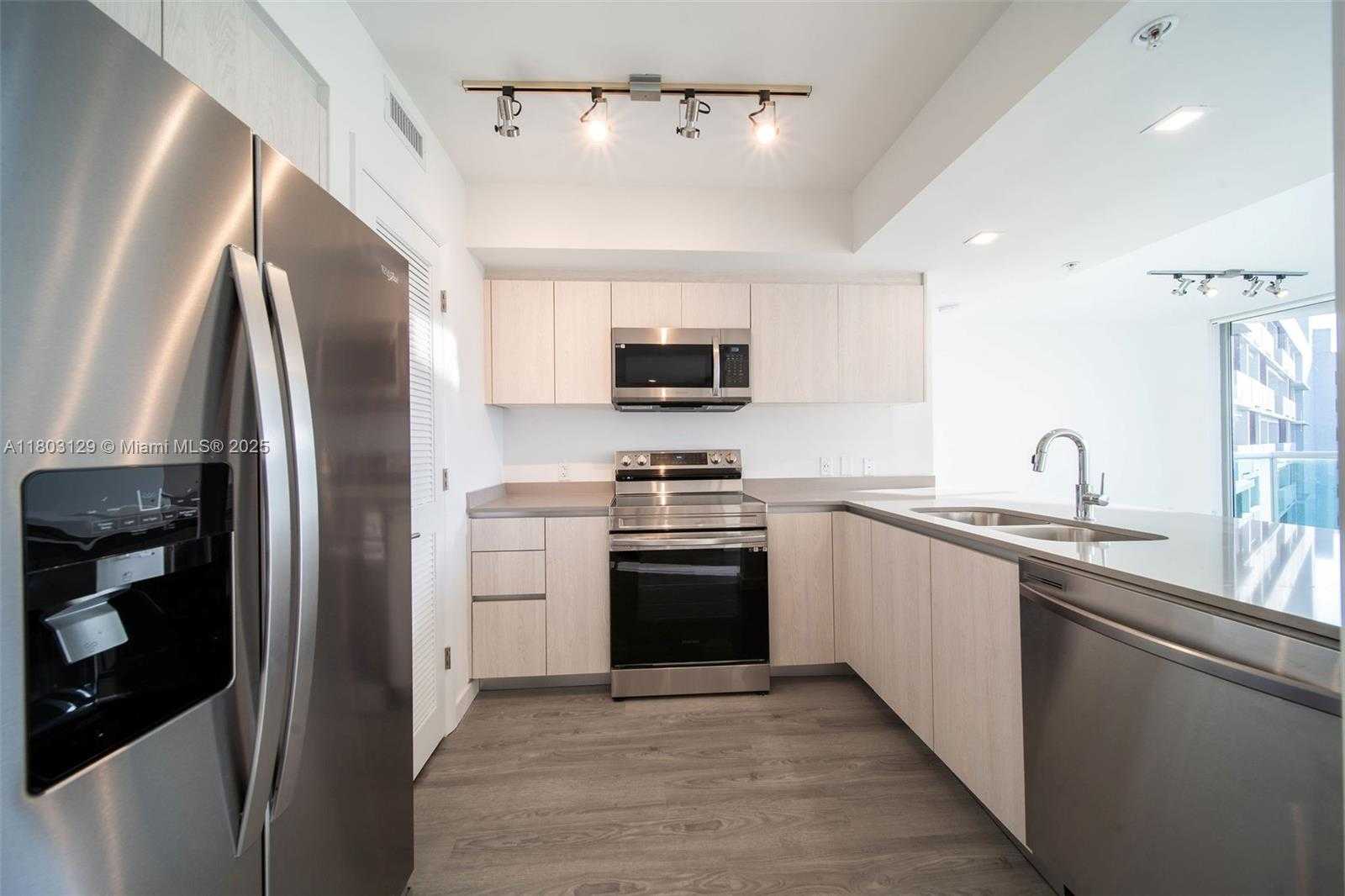 Small Image of 1500 BAY RD #M-0427, Miami Beach Number 4