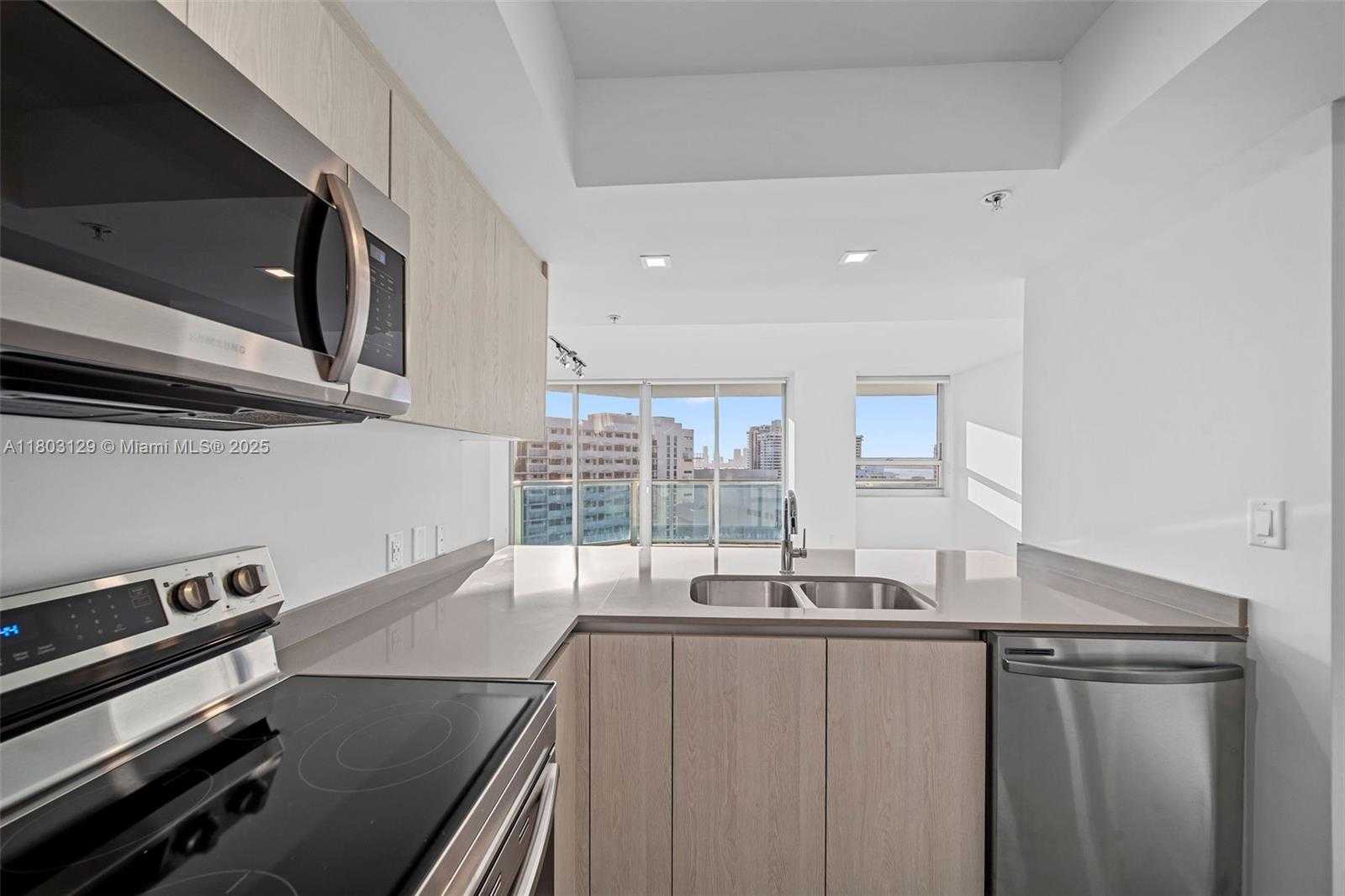 Small Image of 1500 BAY RD #M-0427, Miami Beach Number 6