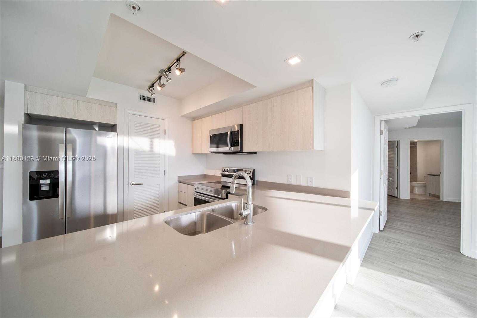 Small Image of 1500 BAY RD #M-0427, Miami Beach Number 7