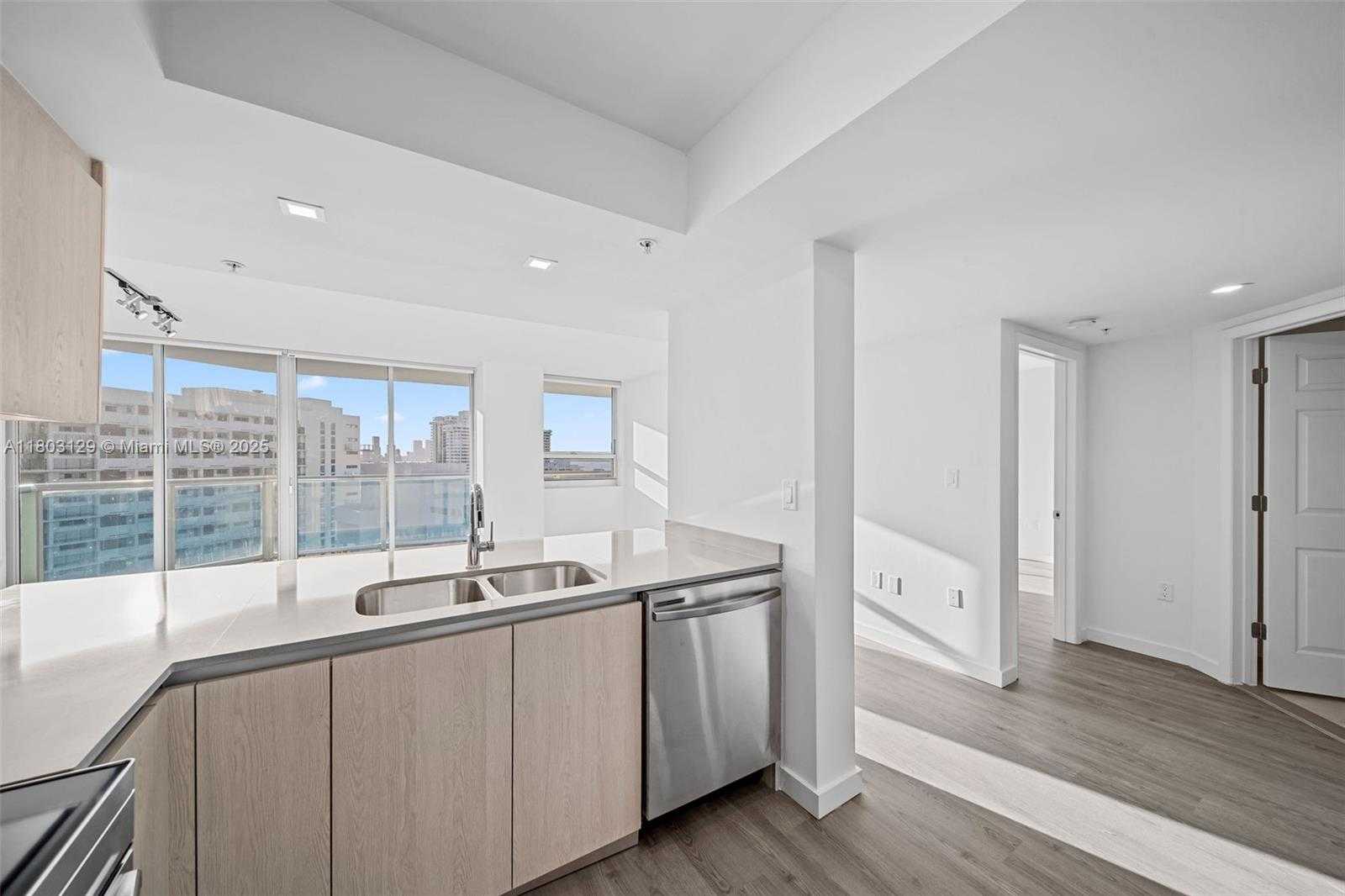 Small Image of 1500 BAY RD #M-0427, Miami Beach Number 8
