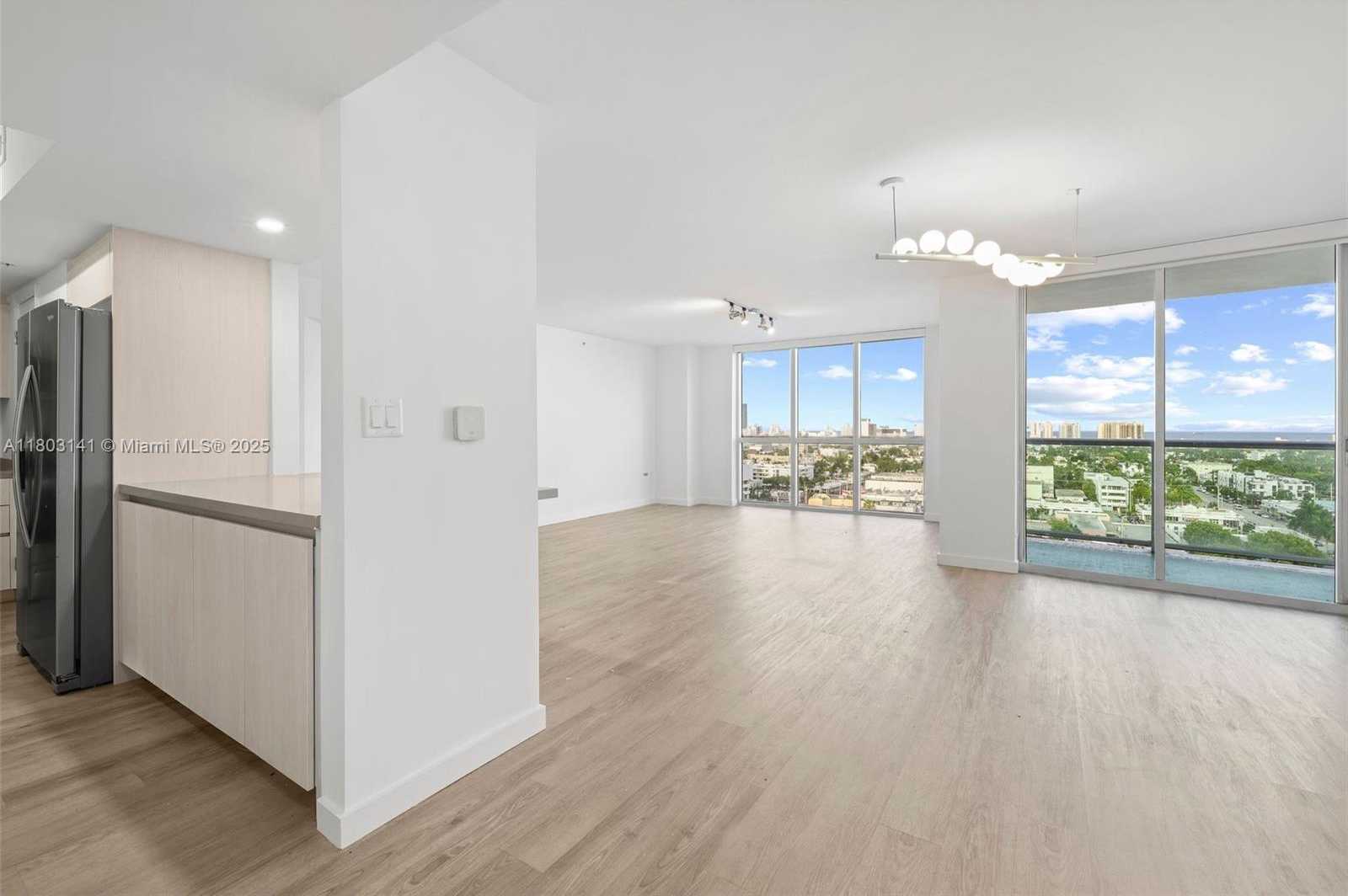 Small Image of 1500 BAY RD #M-0417, Miami Beach Number 2