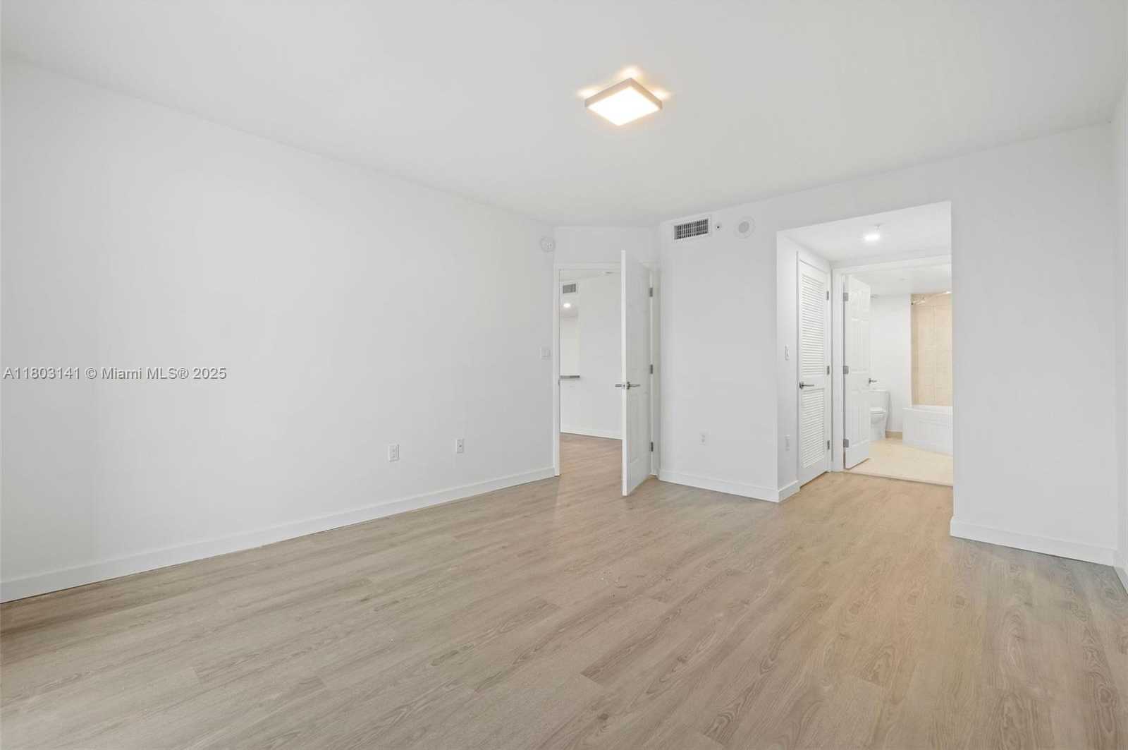 Small Image of 1500 BAY RD #M-0417, Miami Beach Number 21
