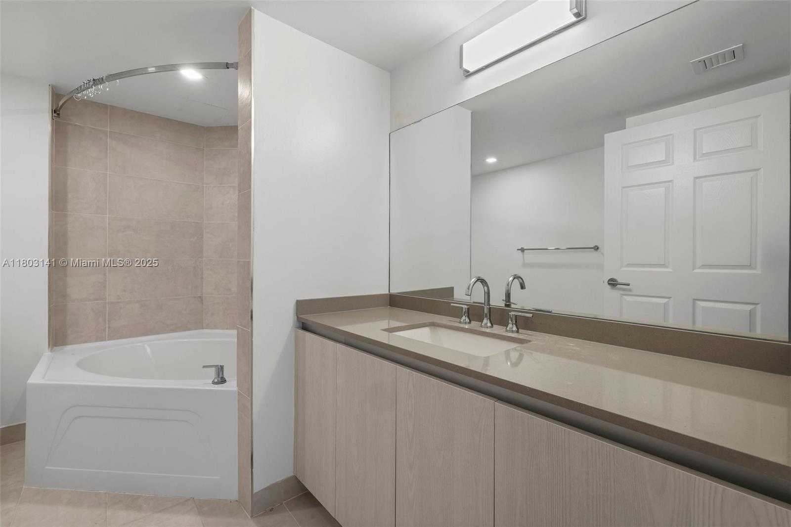 Small Image of 1500 BAY RD #M-0417, Miami Beach Number 23