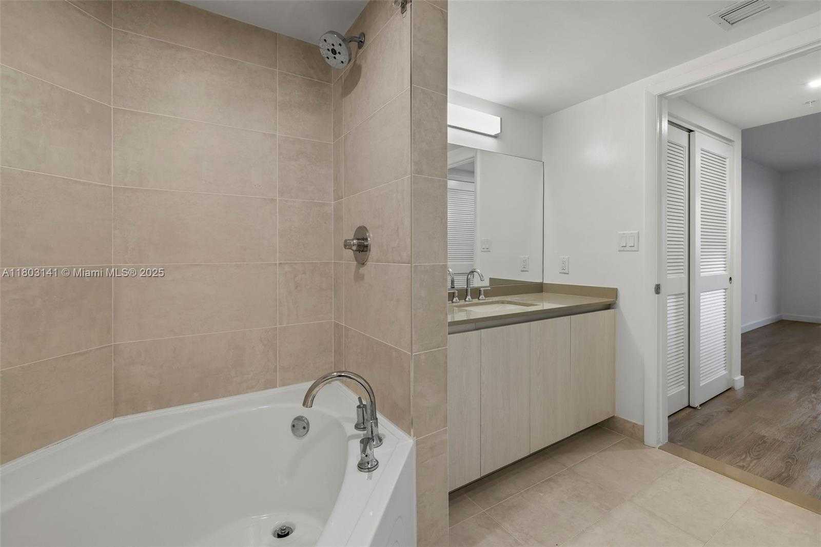 Small Image of 1500 BAY RD #M-0417, Miami Beach Number 24