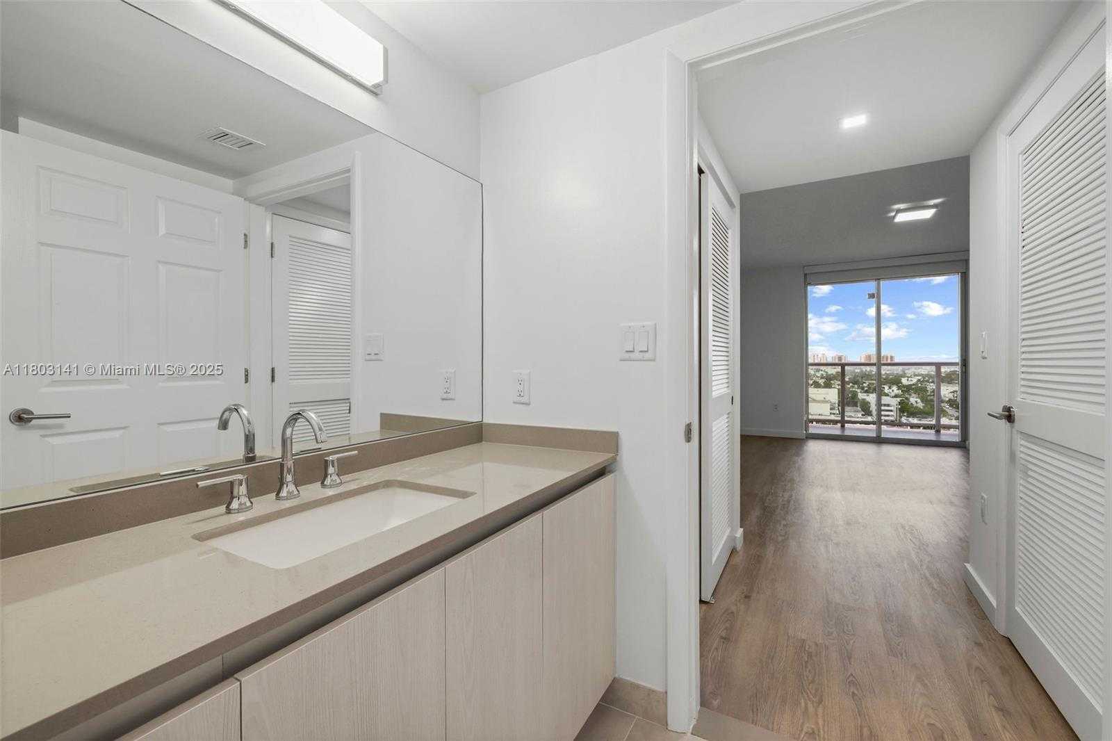 Small Image of 1500 BAY RD #M-0417, Miami Beach Number 29