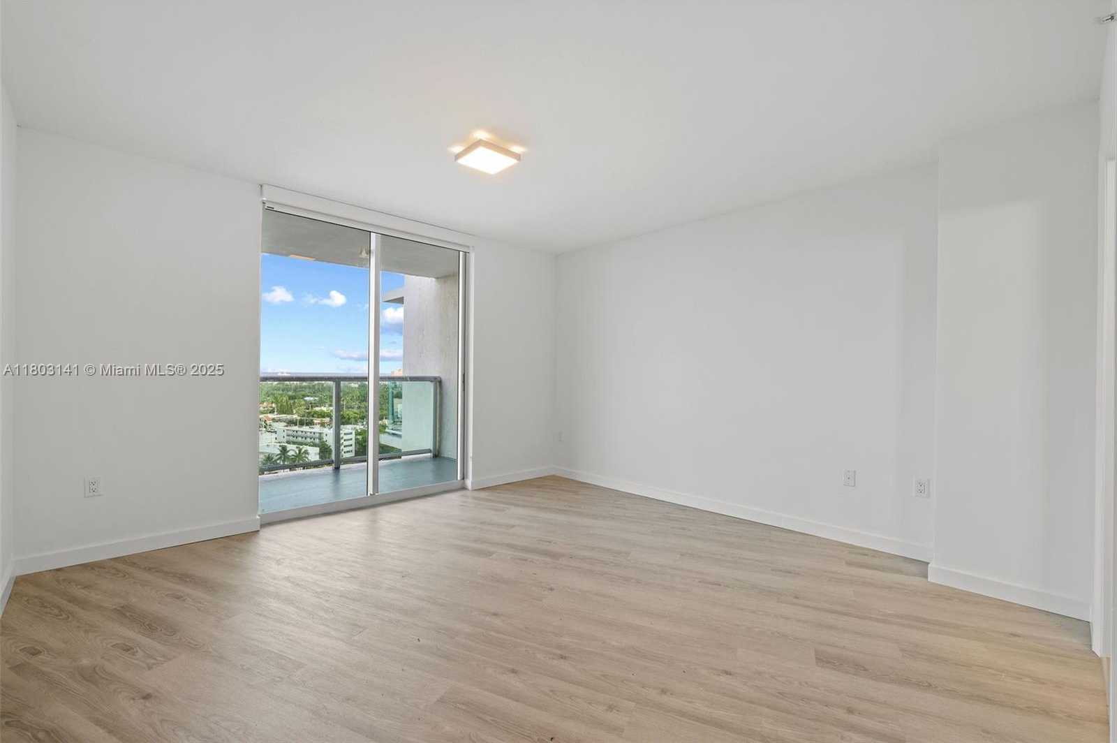 Small Image of 1500 BAY RD #M-0417, Miami Beach Number 30
