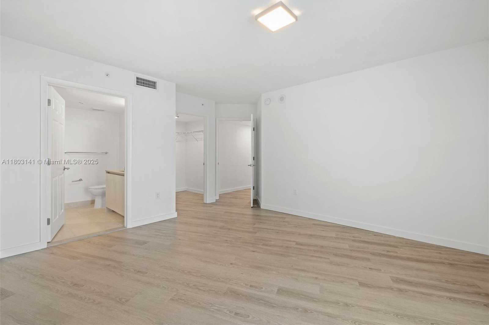 Small Image of 1500 BAY RD #M-0417, Miami Beach Number 35