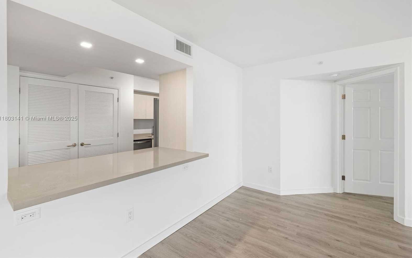 Small Image of 1500 BAY RD #M-0417, Miami Beach Number 7