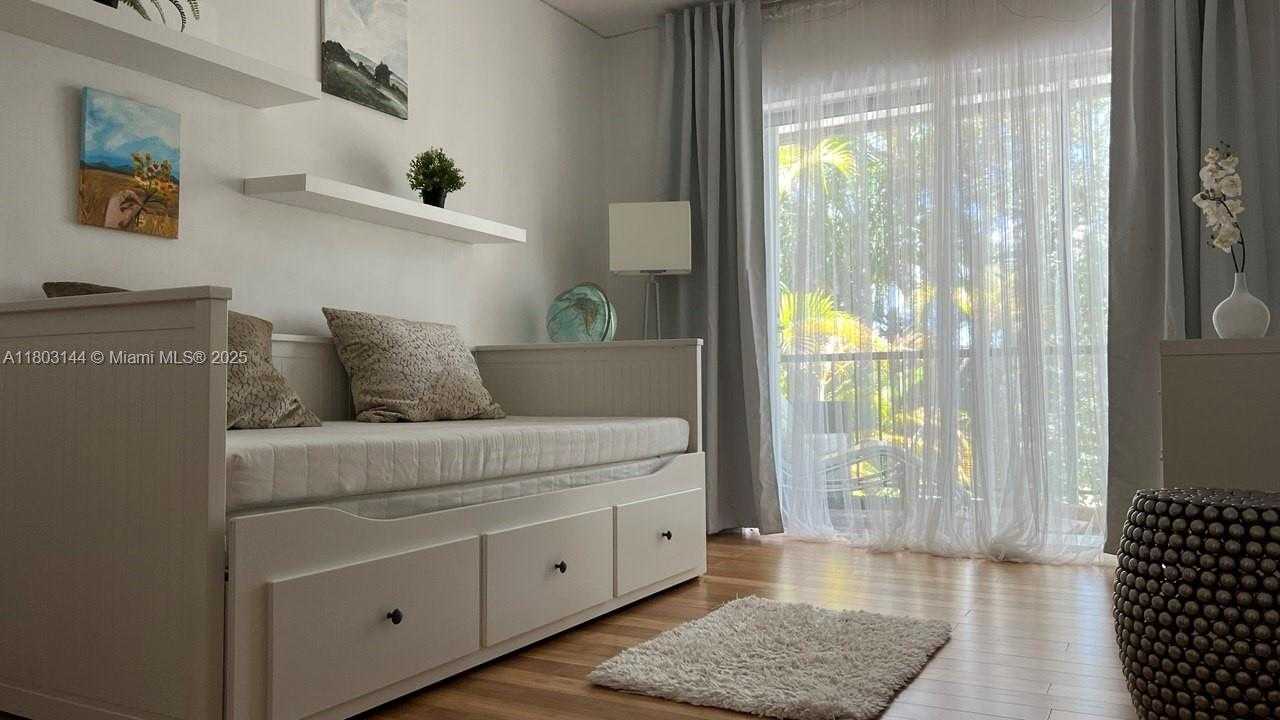 Imagen de Pequeño Objeto