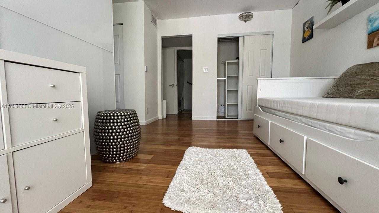 Imagen de Pequeño Objeto