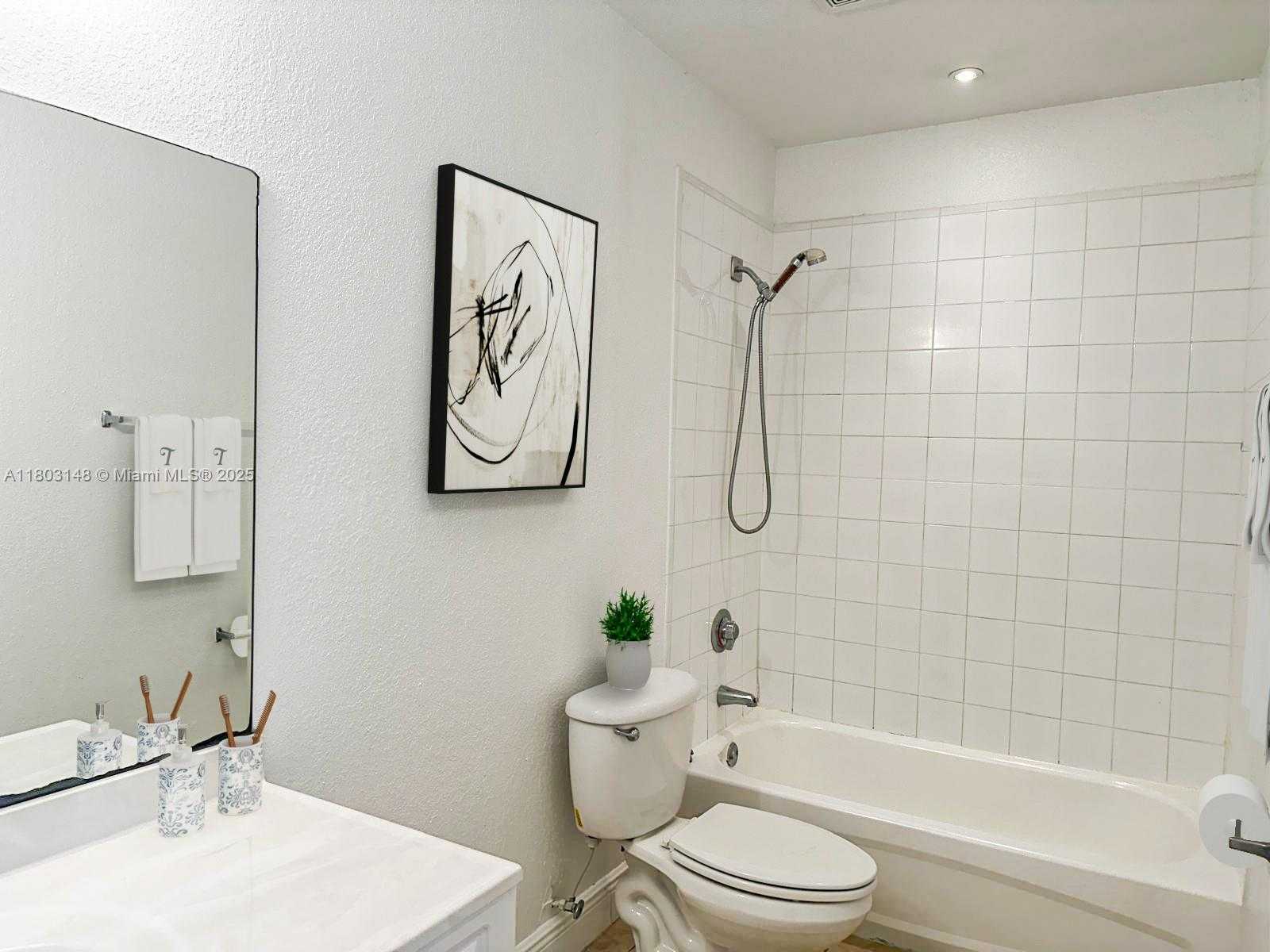 Small Image of 5201 GENEVA WAY #306, Doral Number 11