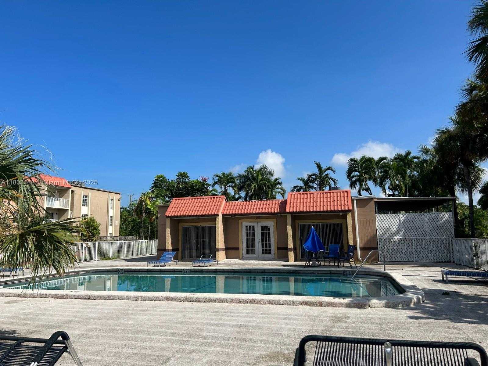 Small Image of 5201 GENEVA WAY #306, Doral Number 13