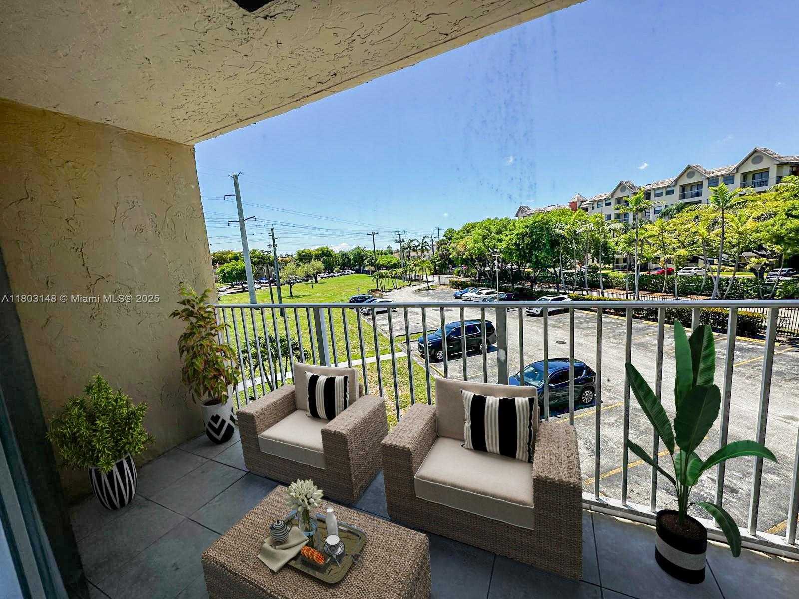 Small Image of 5201 GENEVA WAY #306, Doral Number 4
