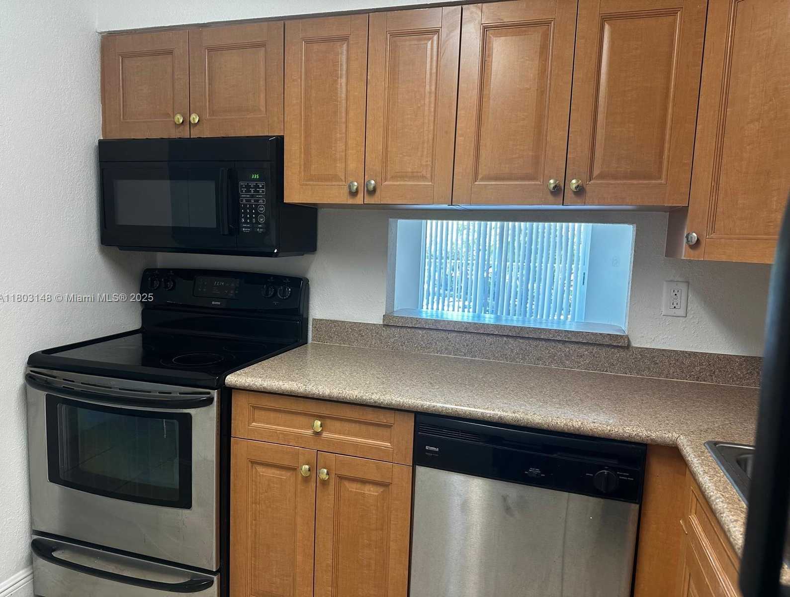 Small Image of 5201 GENEVA WAY #306, Doral Number 5