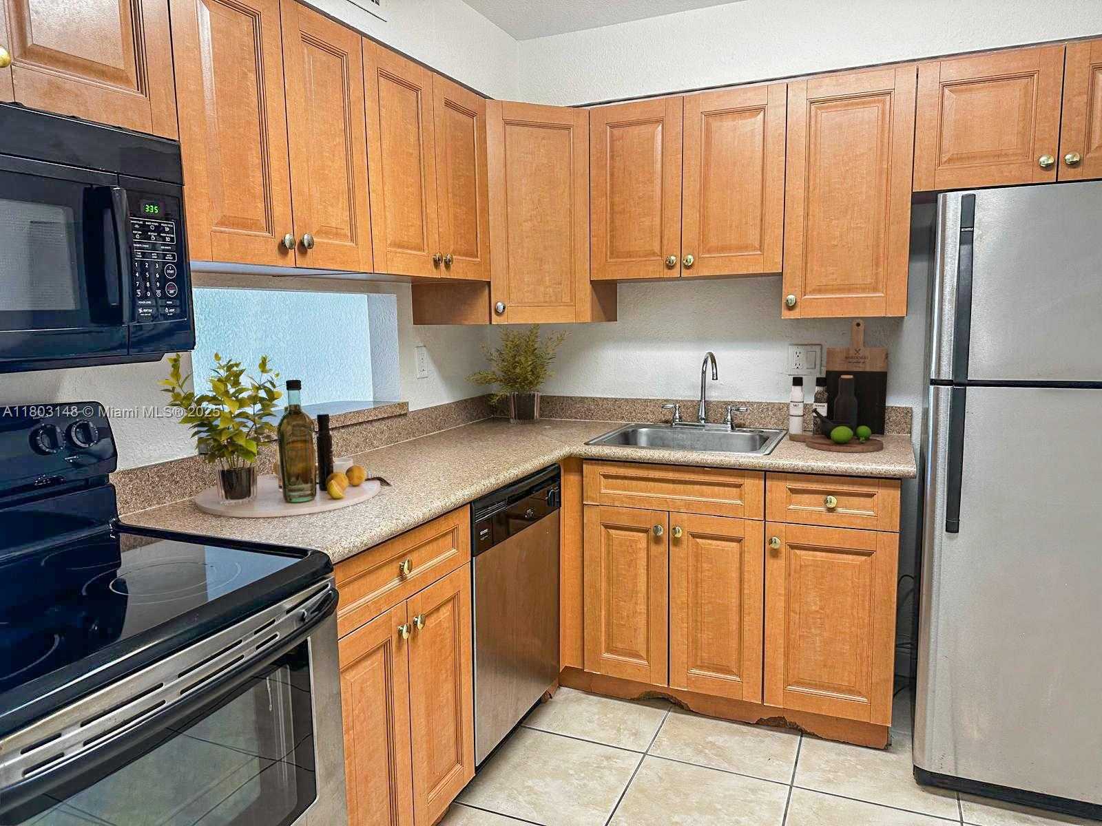 Small Image of 5201 GENEVA WAY #306, Doral Number 6