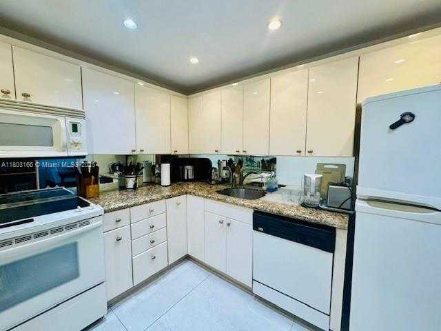 Small Image of 3675 NORTH COUNTRY CLUB DR #2106, Aventura Number 17