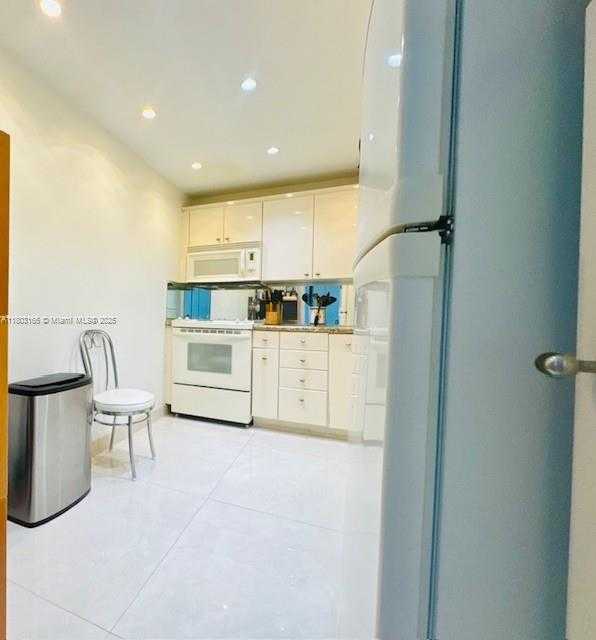 Small Image of 3675 NORTH COUNTRY CLUB DR #2106, Aventura Number 18