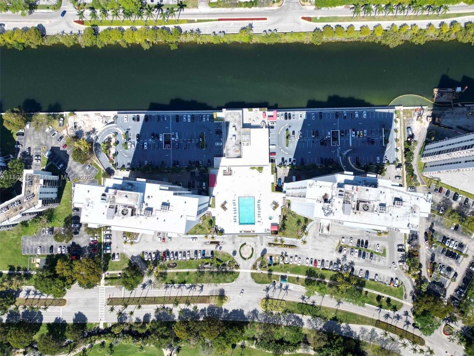 Small Image of 3675 NORTH COUNTRY CLUB DR #2106, Aventura Number 36