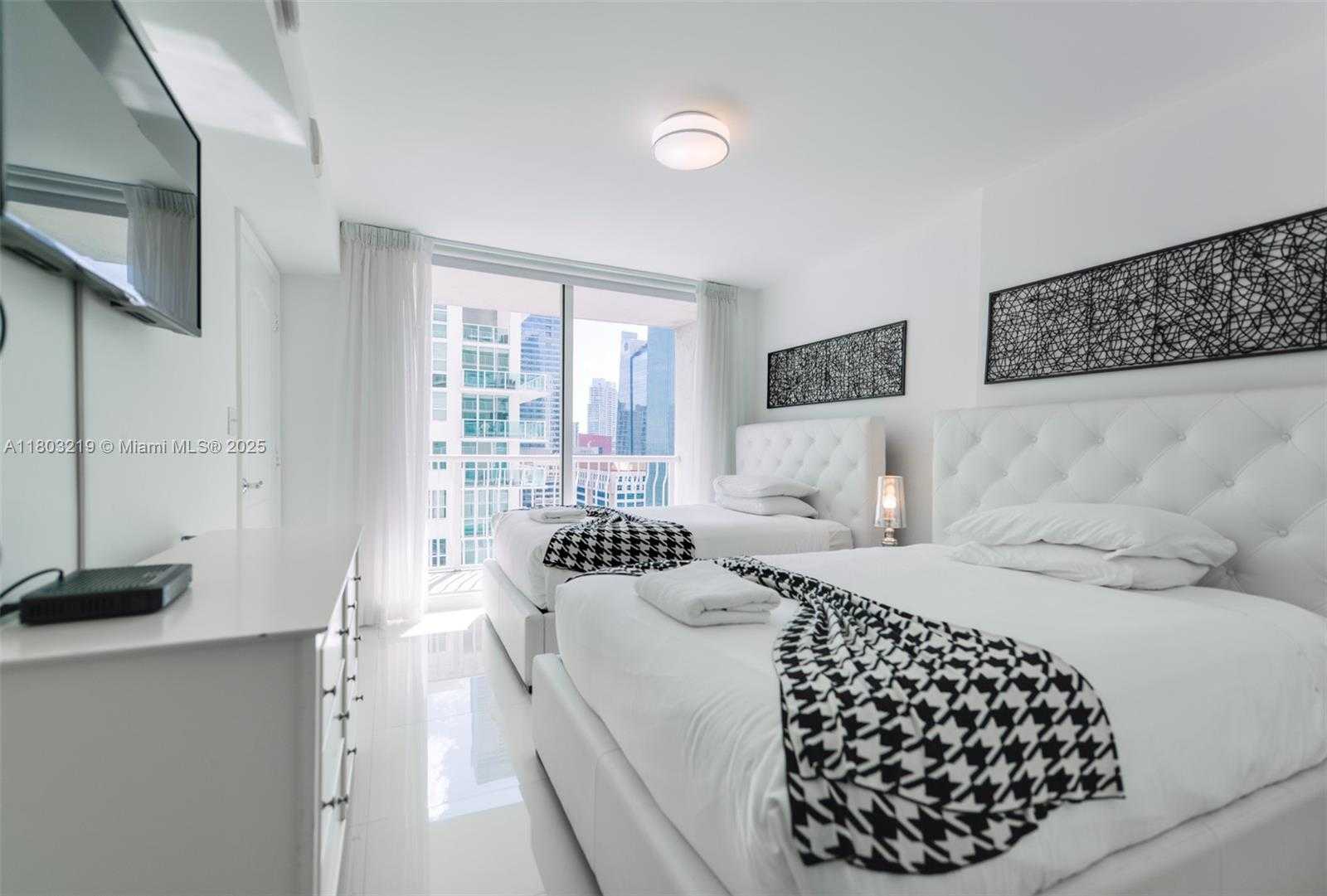 Small Image of 1200 BRICKELL BAY DR #2315, Miami Number 15