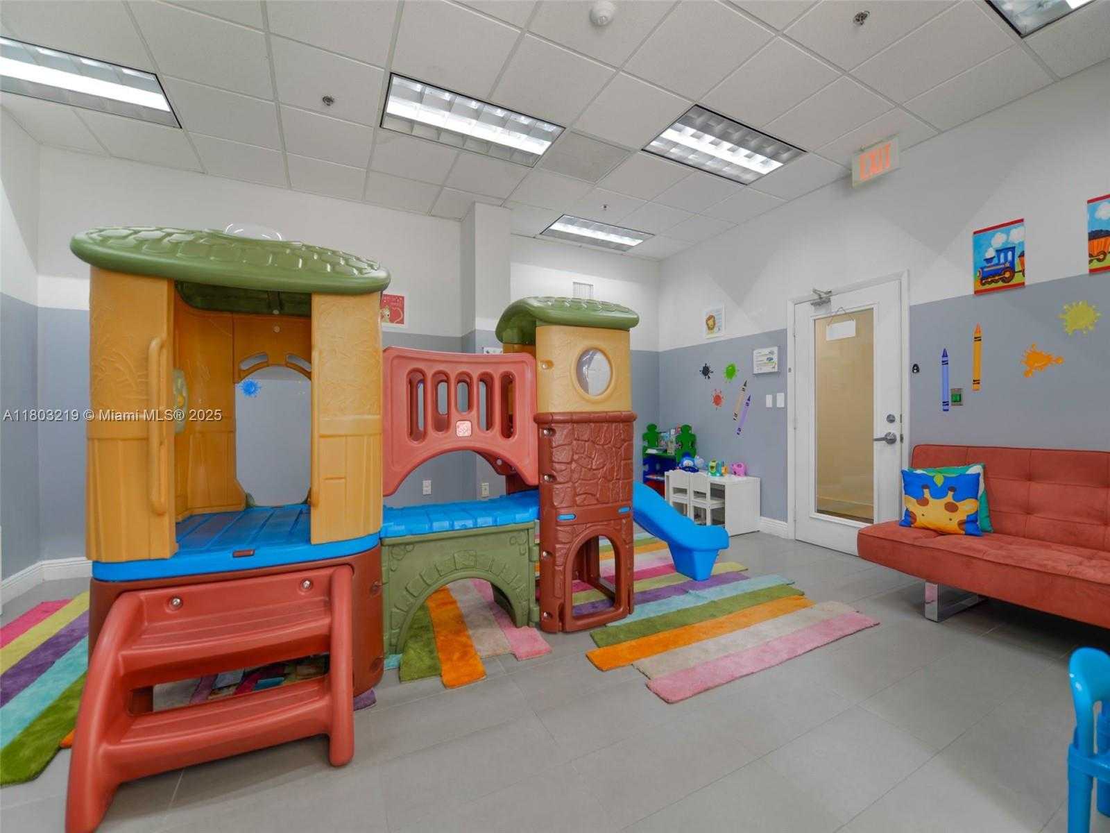 Small Image of 1200 BRICKELL BAY DR #2315, Miami Number 35