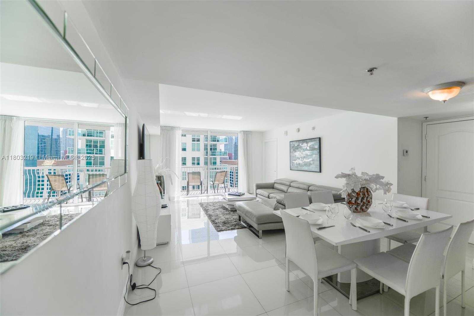 Small Image of 1200 BRICKELL BAY DR #2315, Miami Number 5
