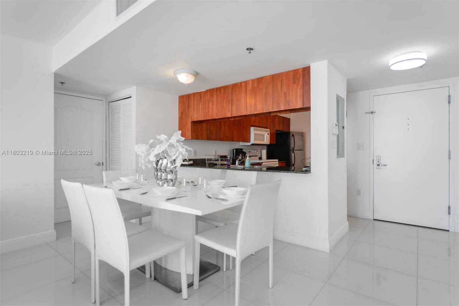 Small Image of 1200 BRICKELL BAY DR #2315, Miami Number 6