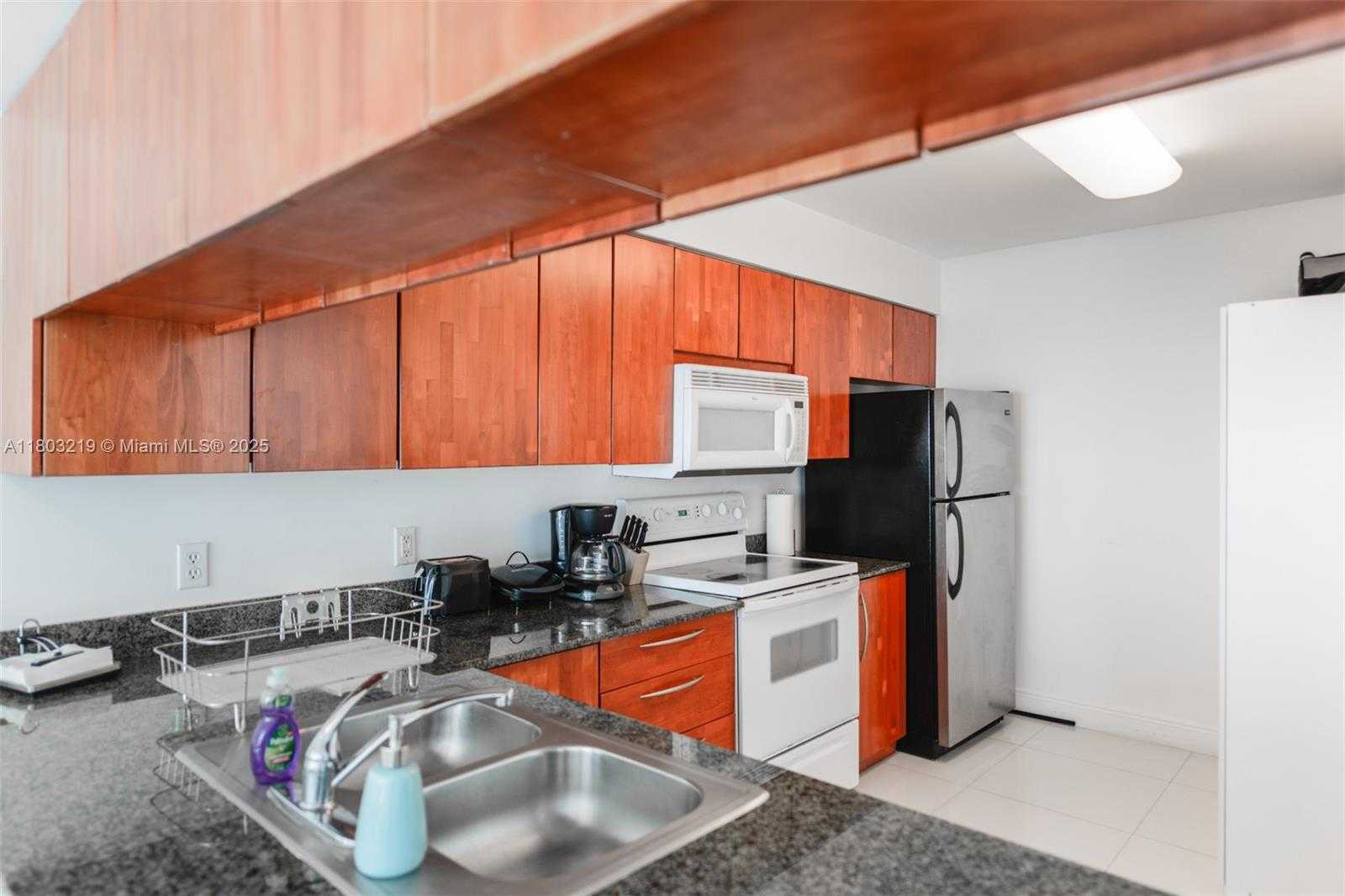 Small Image of 1200 BRICKELL BAY DR #2315, Miami Number 7