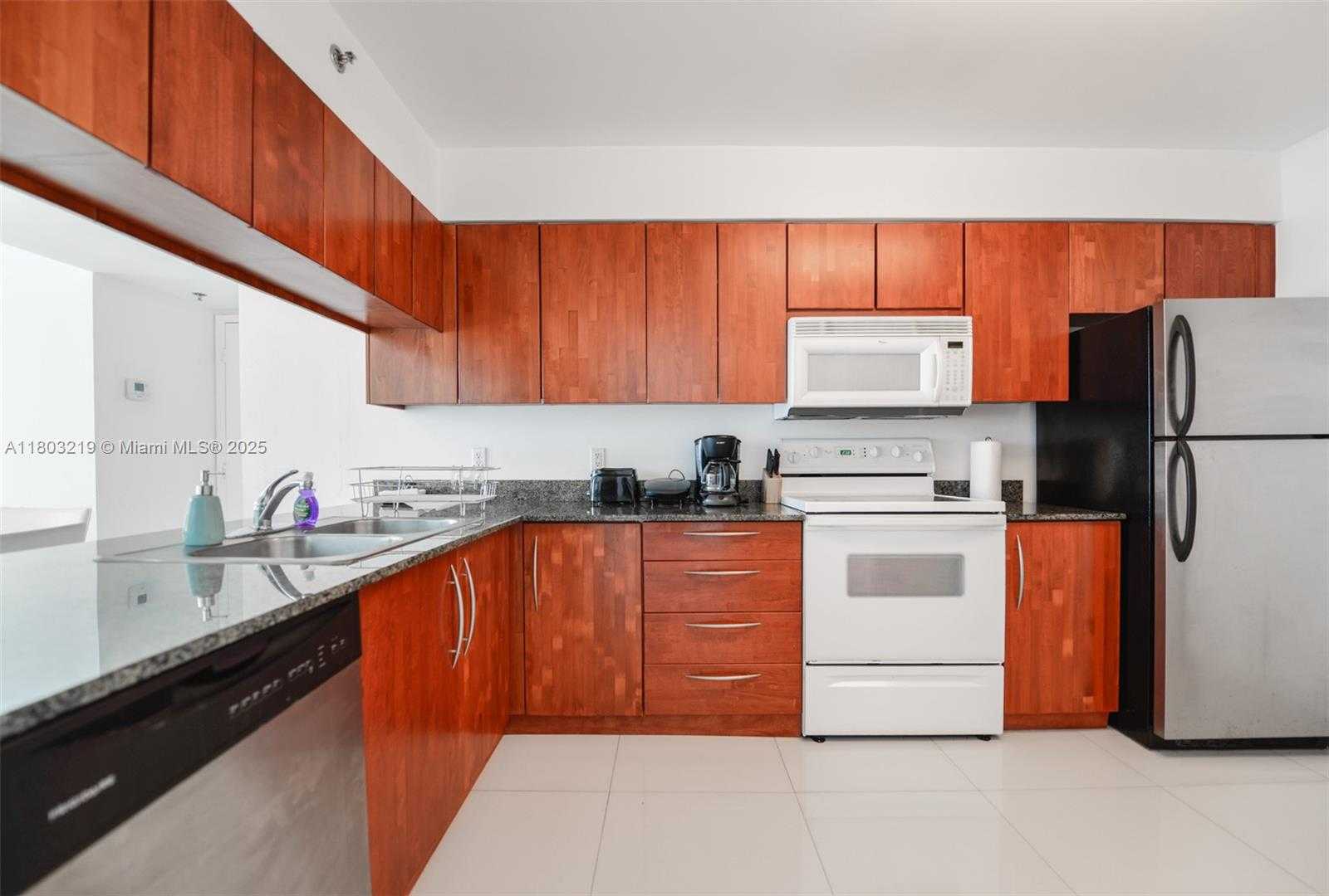 Small Image of 1200 BRICKELL BAY DR #2315, Miami Number 8