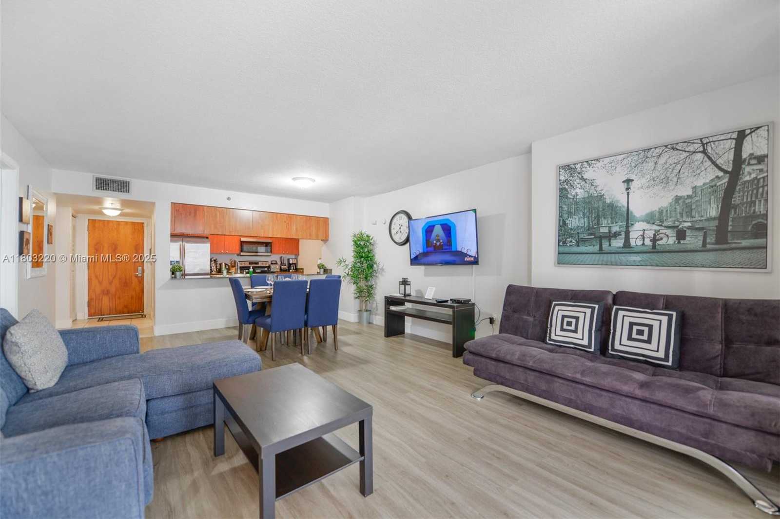 Small Image of 1200 BRICKELL BAY DR #2903, Miami Number 4