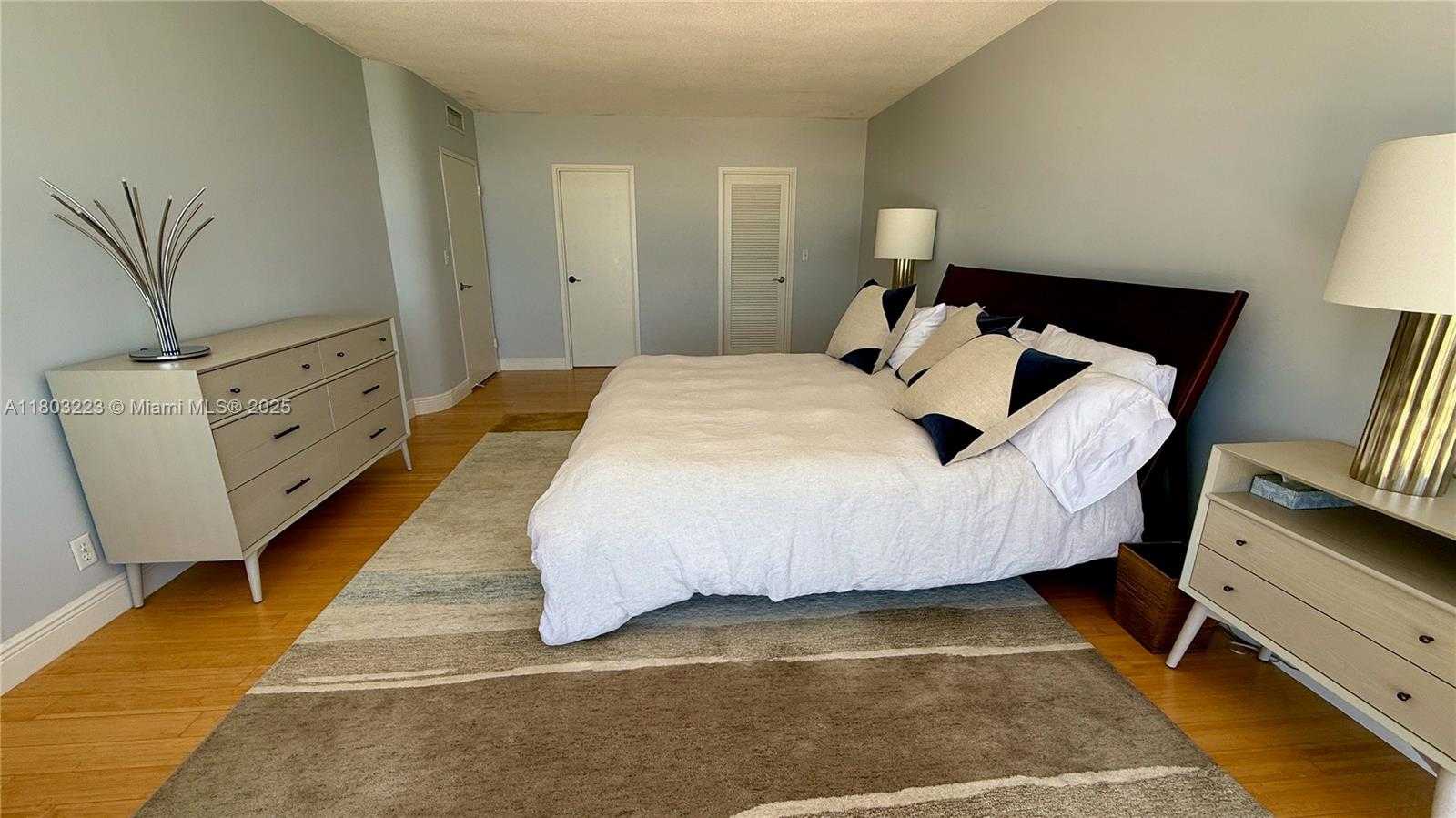 Small Image of 900 BAY DR #725, Miami Beach Number 12