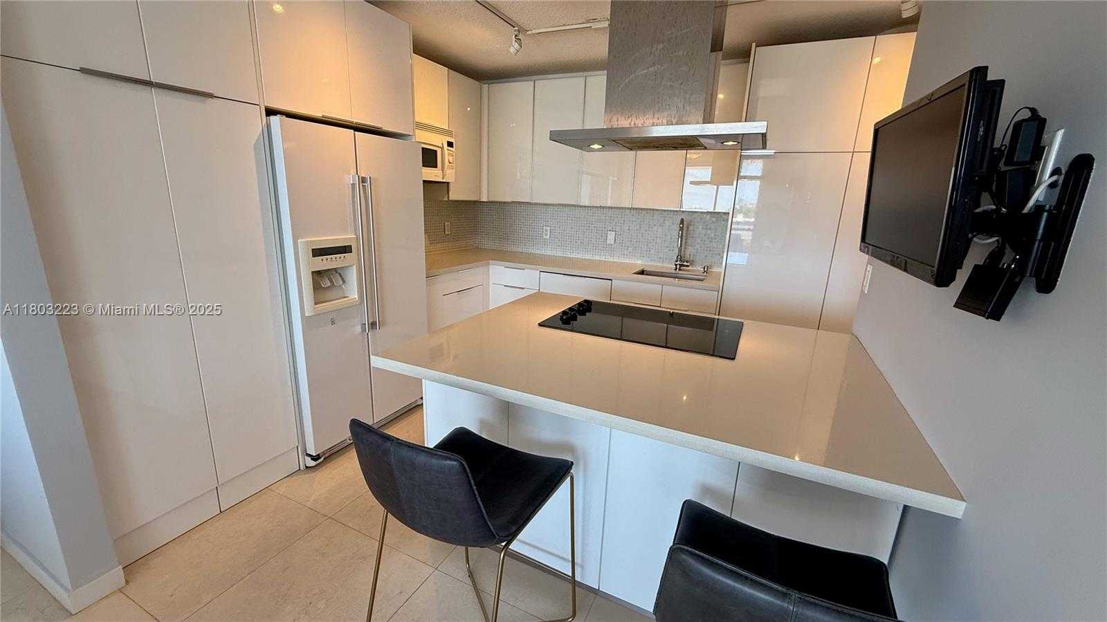 Small Image of 900 BAY DR #725, Miami Beach Number 6