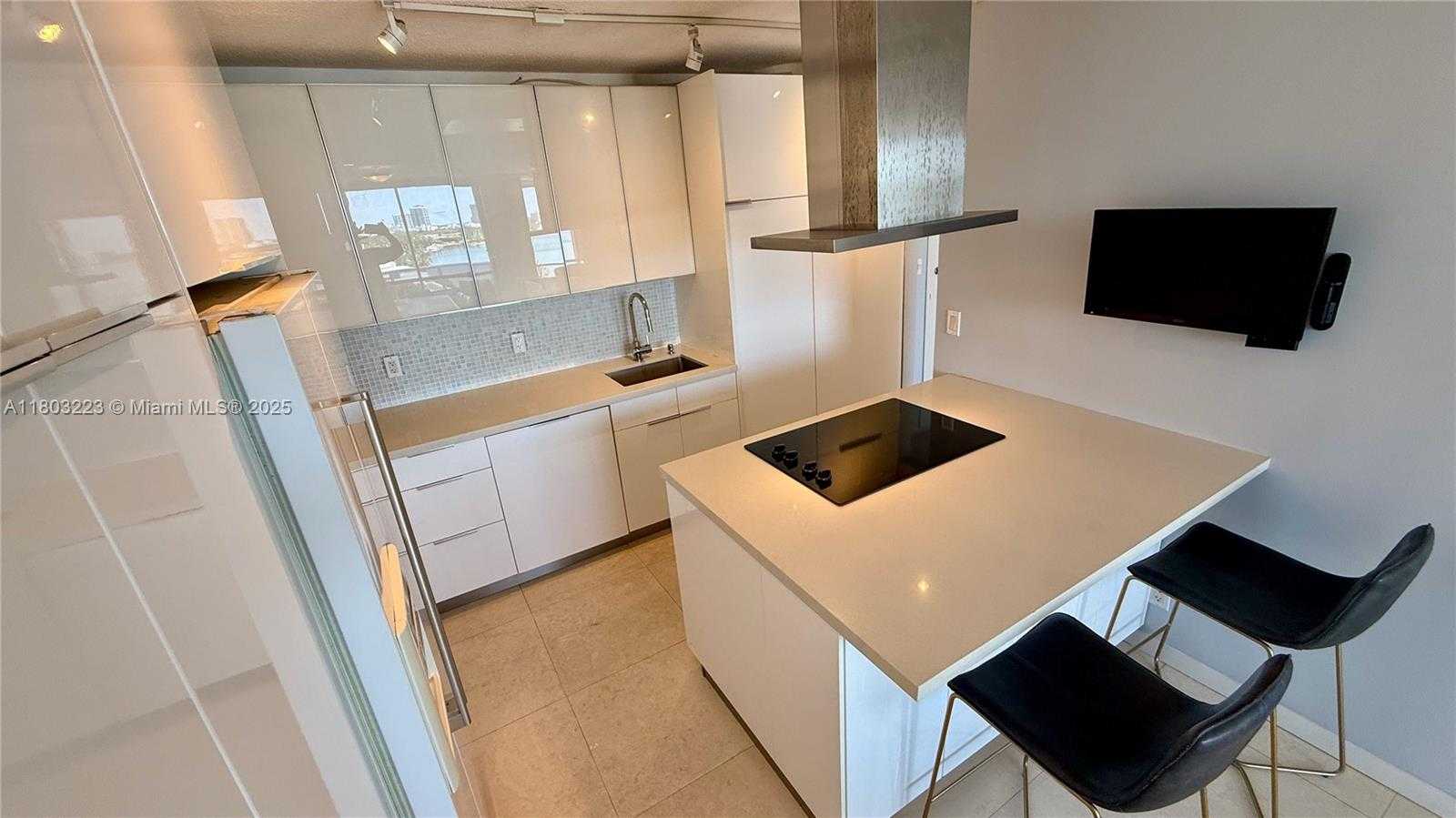 Small Image of 900 BAY DR #725, Miami Beach Number 9