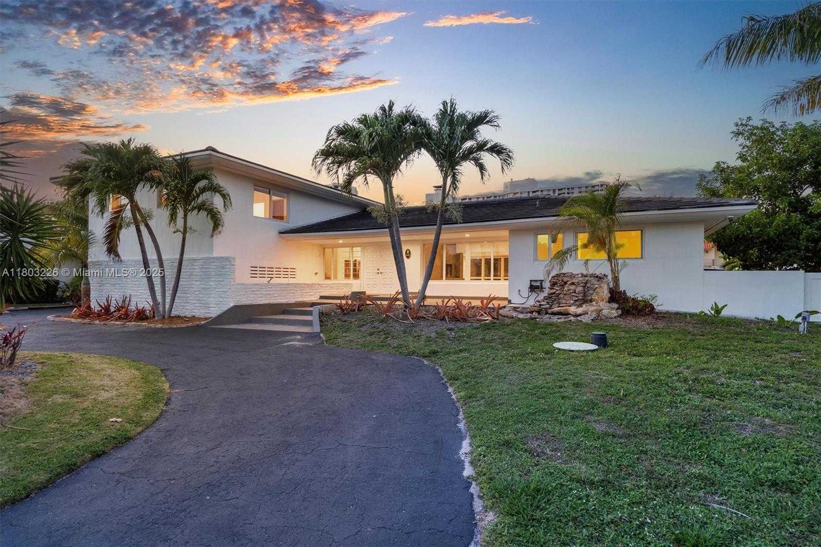 Small Image of 1481 NORTH EAST 104TH ST, Miami Shores Number 4