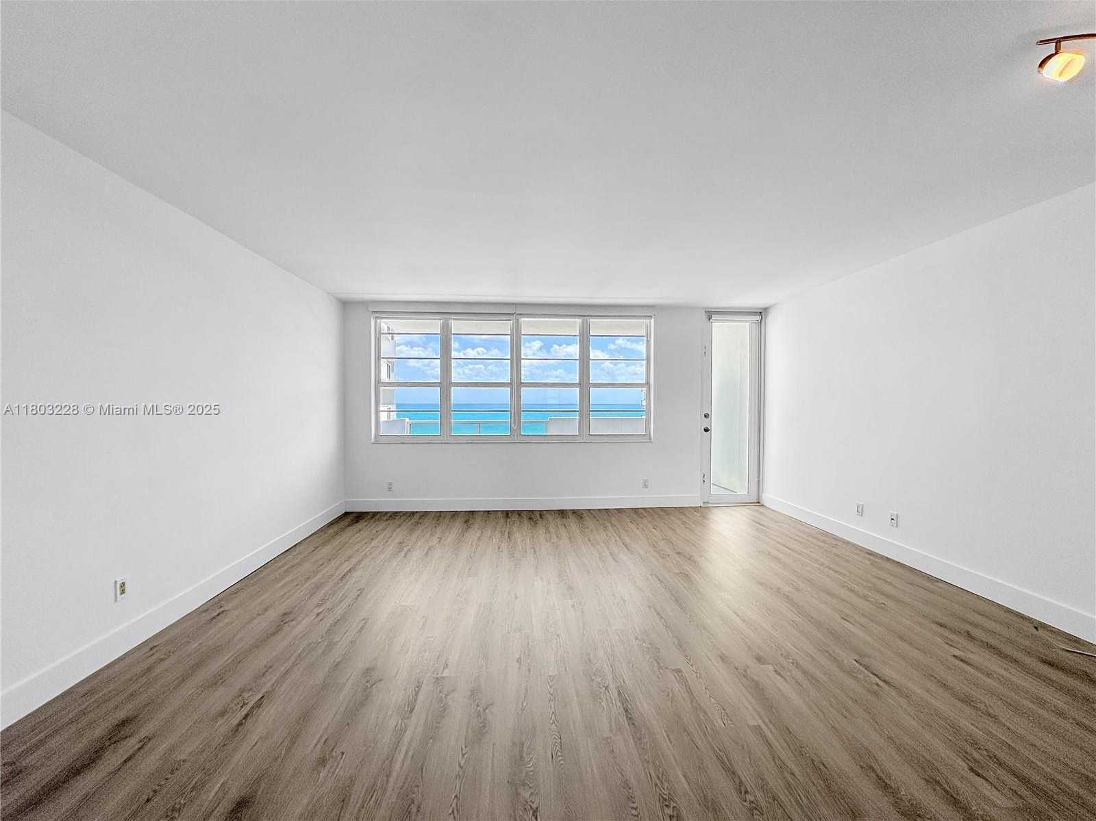 Small Image of 100 LINCOLN RD #917, Miami Beach Number 2