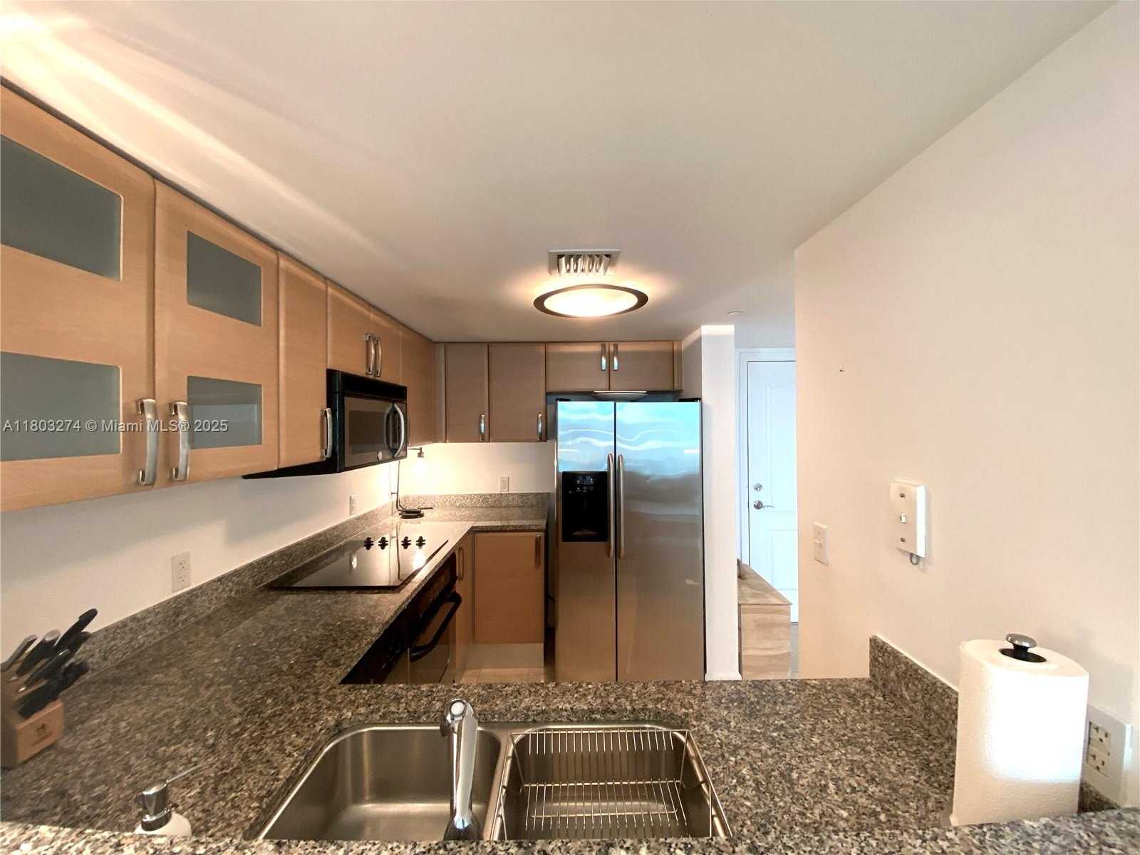 Small Image of 2101 Brickell Ave, Miami, FL 33129, USA Number 2