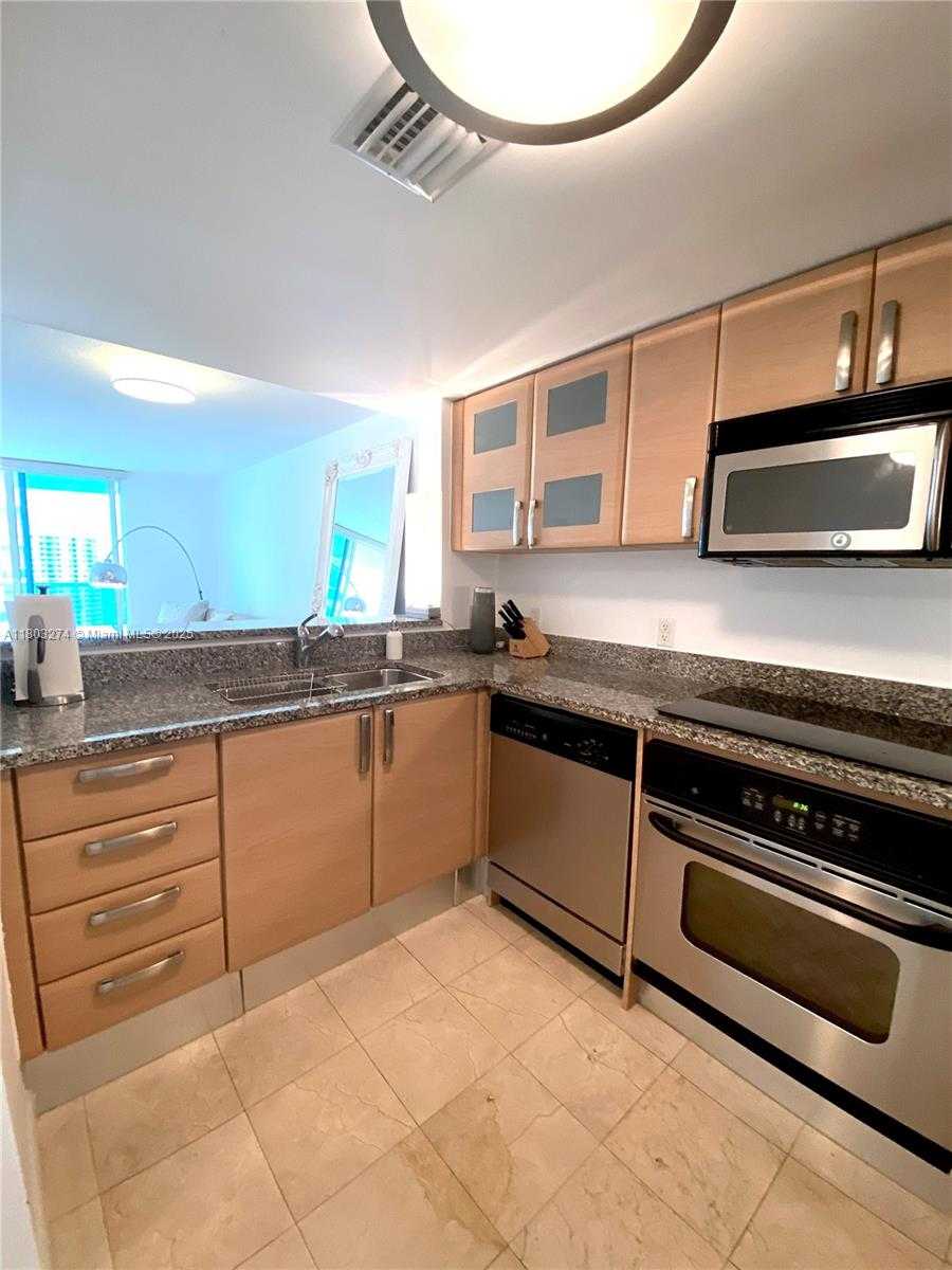 Small Image of 2101 Brickell Ave, Miami, FL 33129, USA Number 3