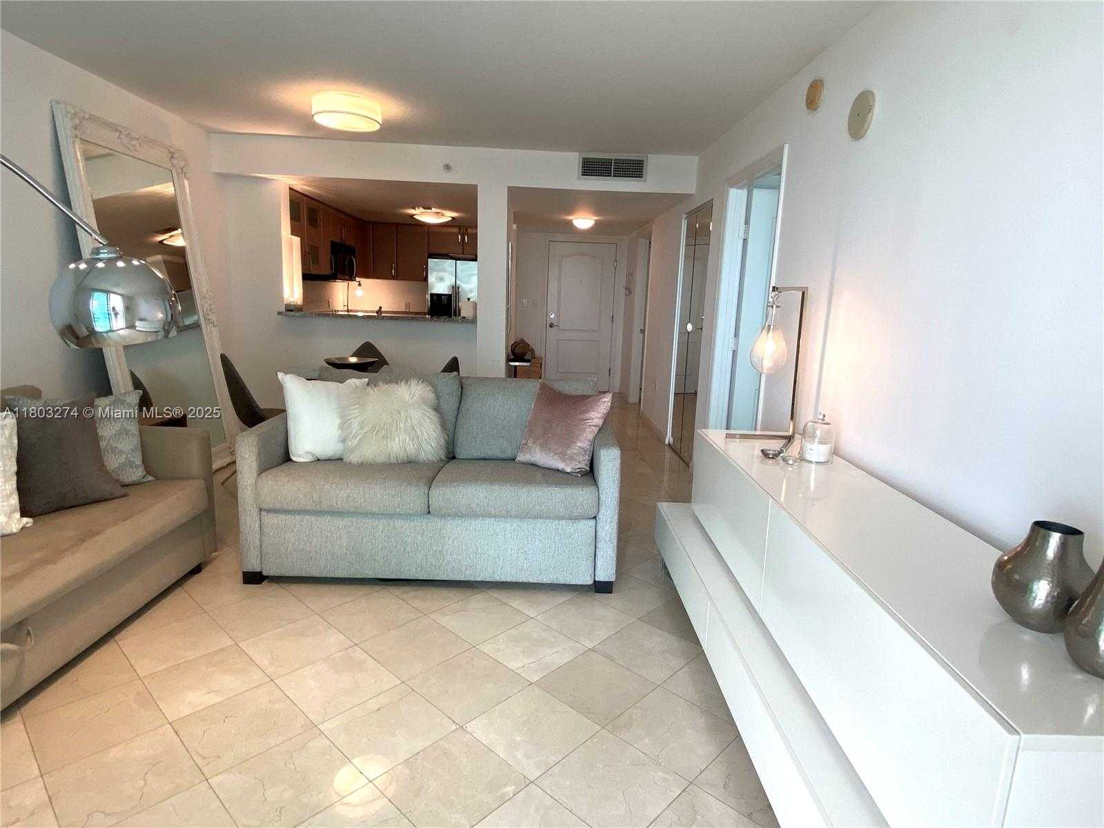 Small Image of 2101 Brickell Ave, Miami, FL 33129, USA Number 4