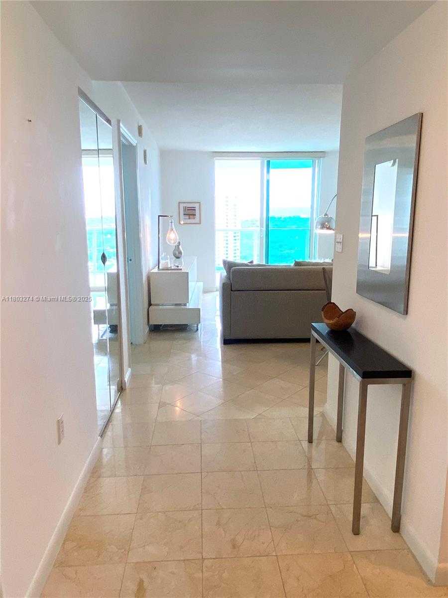 Small Image of 2101 Brickell Ave, Miami, FL 33129, USA Number 5
