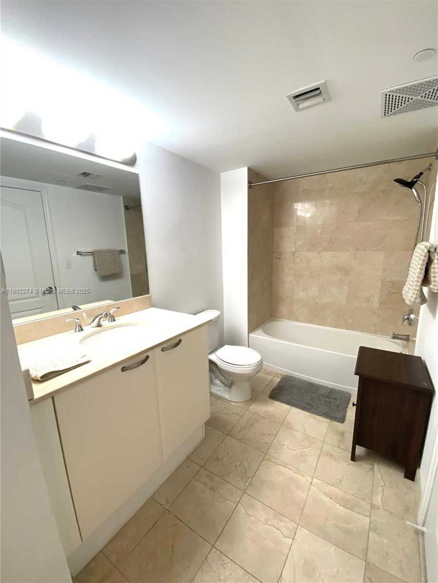 Small Image of 2101 Brickell Ave, Miami, FL 33129, USA Number 8