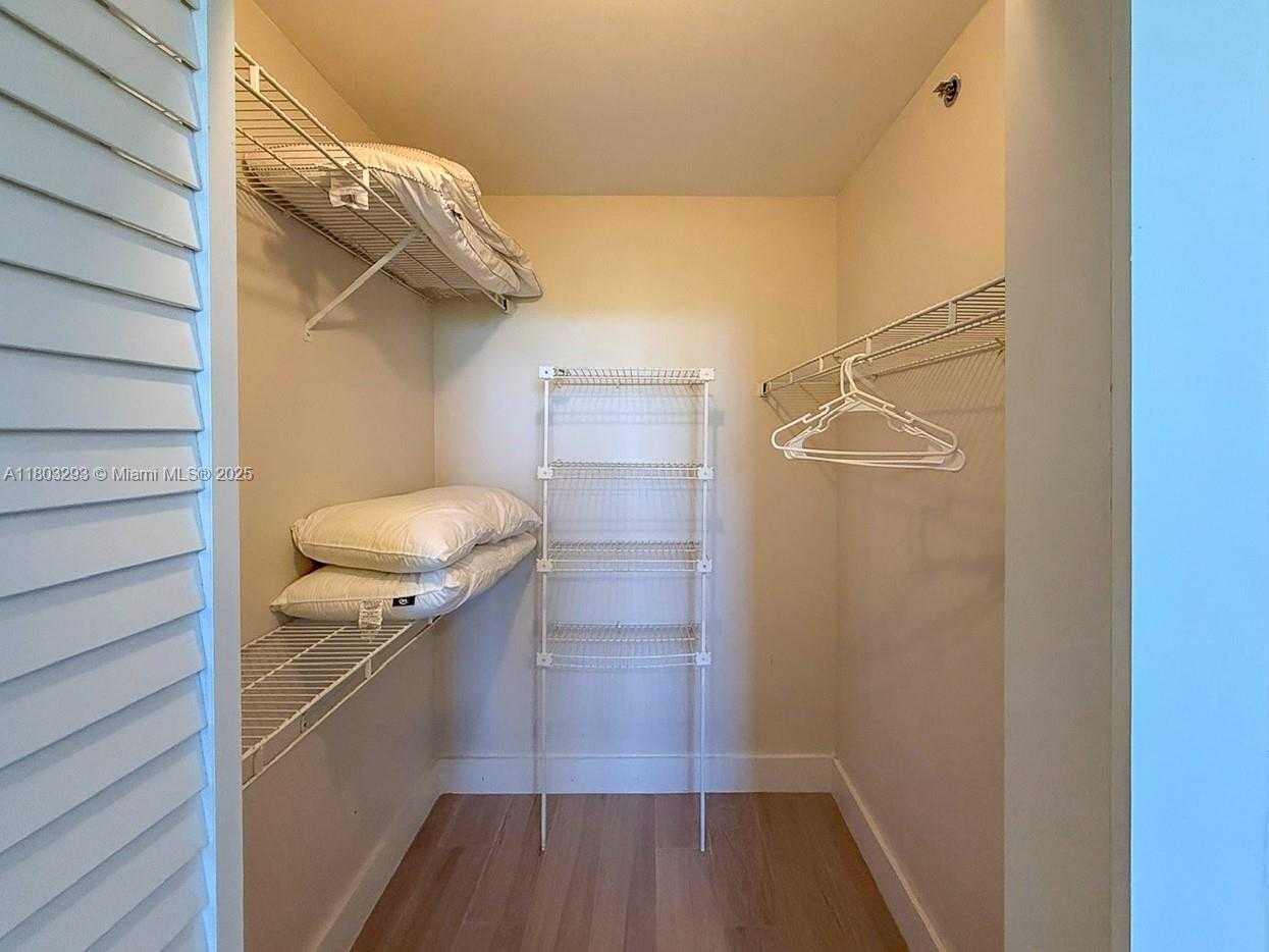 Small Image of 19601 EAST COUNTRY CLUB DR #7304, Aventura Number 7