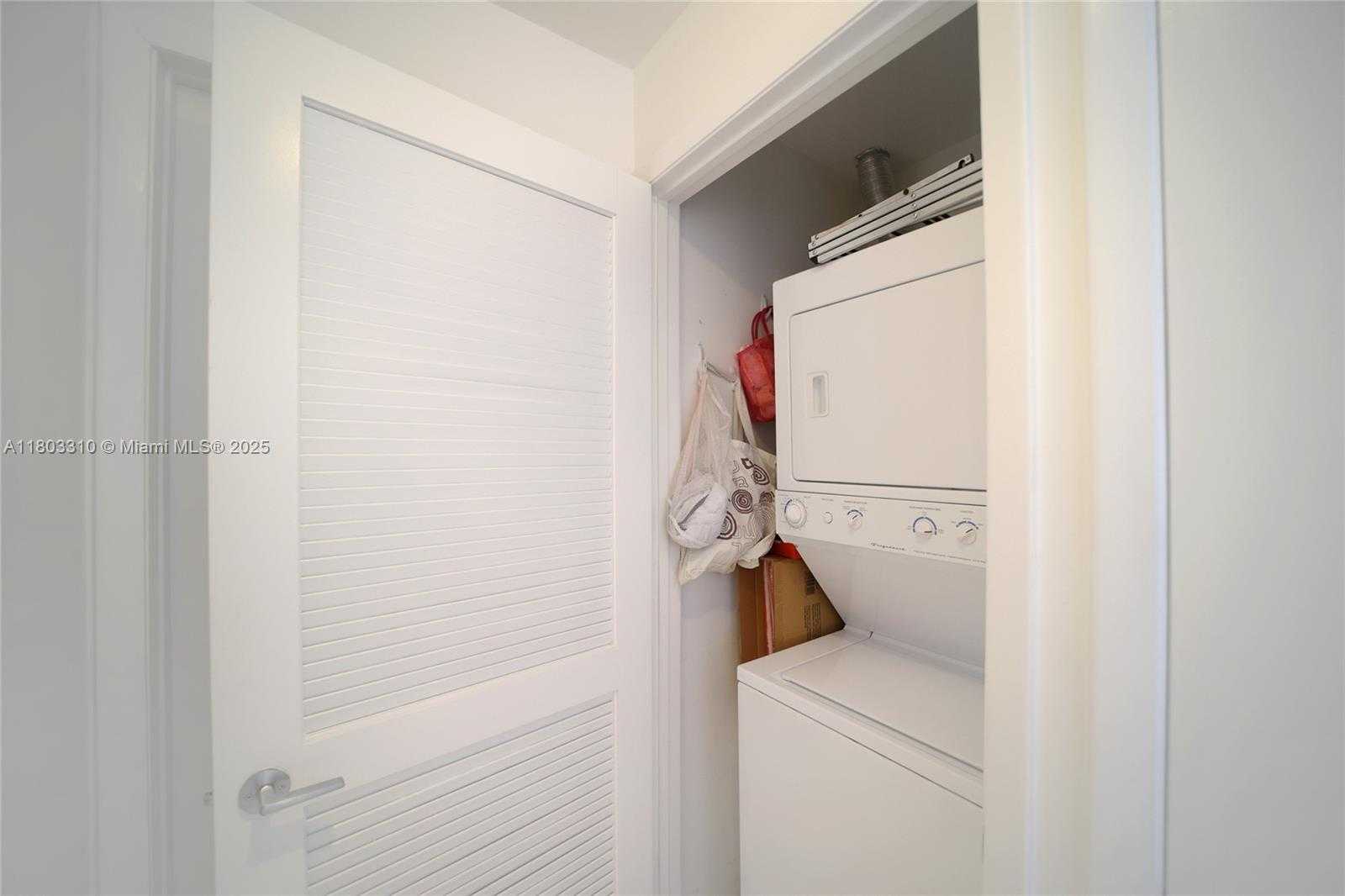 Small Image of 2020 NORTH BAYSHORE DR #1604, Miami Number 34