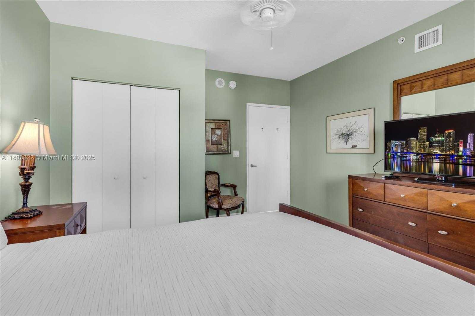 Small Image of 18100 NORTH BAY RD #404, Sunny Isles Beach Number 13