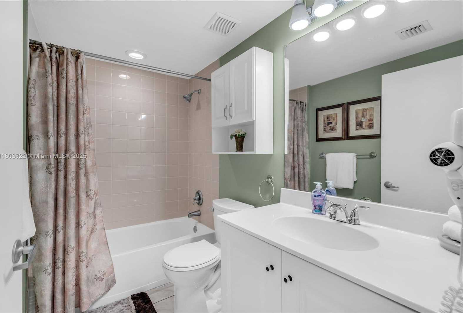 Small Image of 18100 NORTH BAY RD #404, Sunny Isles Beach Number 14