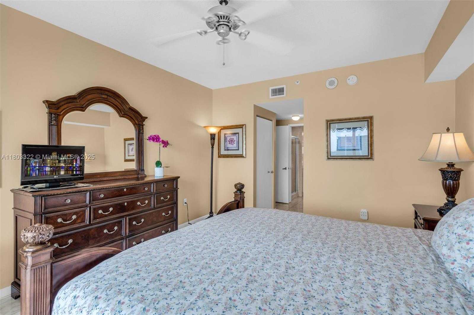 Small Image of 18100 NORTH BAY RD #404, Sunny Isles Beach Number 17