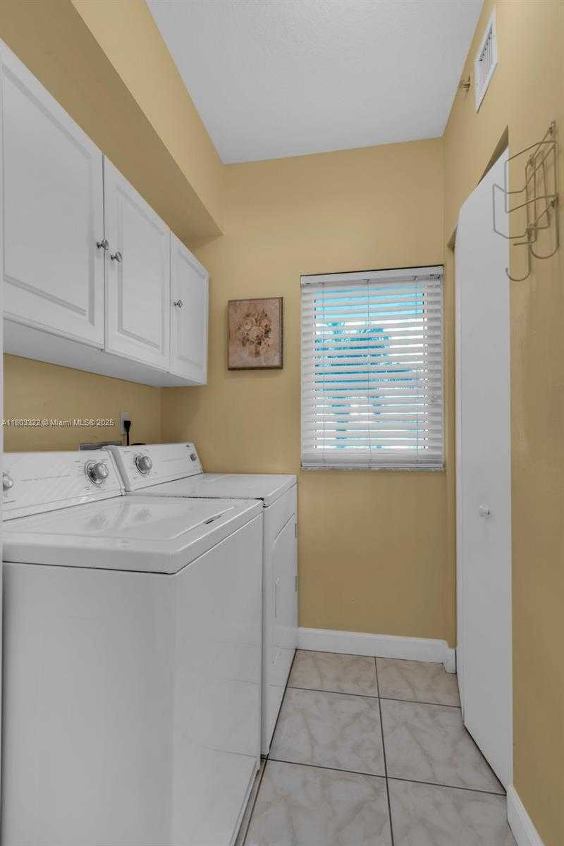 Small Image of 18100 NORTH BAY RD #404, Sunny Isles Beach Number 23