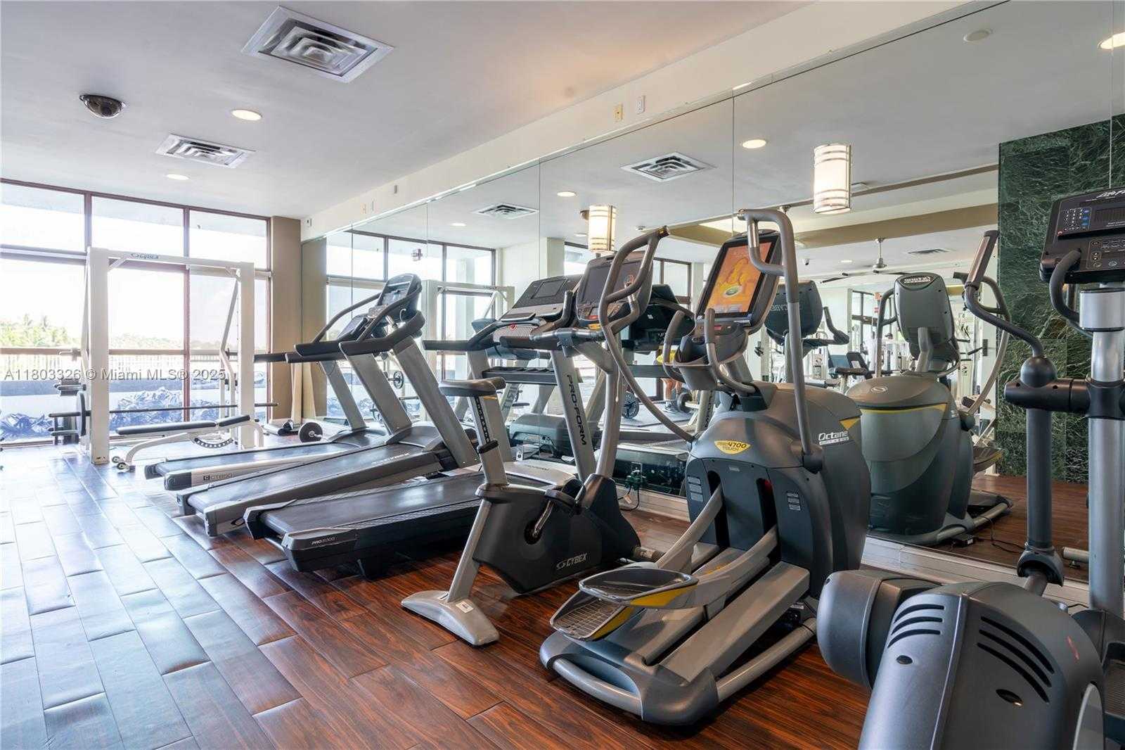 Small Image of 6770 INDIAN CREEK DR #4P, Miami Beach Number 3